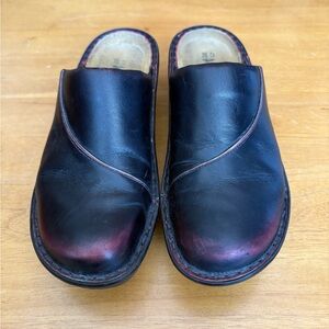 Naot Women's Black Leather Mules with Subtle Red Accent